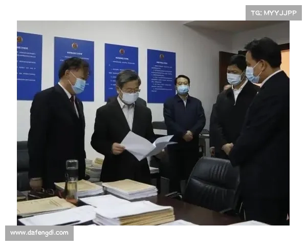 震惊!“蓝衣男子”身份揭晓:原来是中央政法委干部,内幕大揭秘 震惊!“蓝衣男子”身份揭晓:原来是中央政法委干部,内幕大揭秘