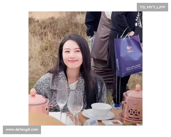 高圆圆参加亲戚婚礼曝光“无修图”照片,面容显老,结婚变黄脸婆引发热议 高圆圆参加亲戚婚礼曝光“无修图”照片,面容显老,结婚变黄脸婆引发热议